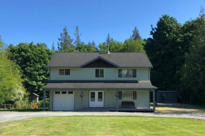 Spacious 4 Bedroom Country Home in Sooke